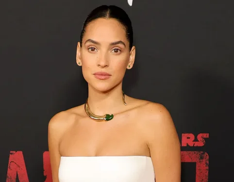 Dax Jaxon (Adria Arjona)